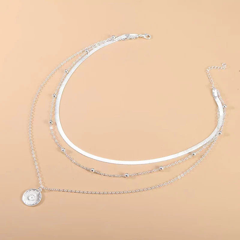 Collier Liora Argent à Trois Brins pour Femmes Élégant Design Superposé Qui Améliore le Style et la Confiance
