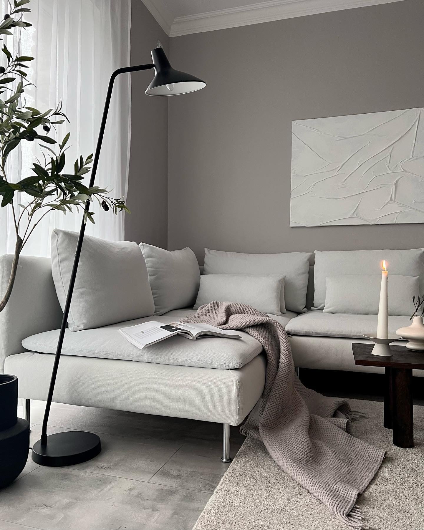 Black Arc Floor Lamp with Adjustable Curved Head – Modern Industrial Standing Lamp for Stylish Home Lighting 2