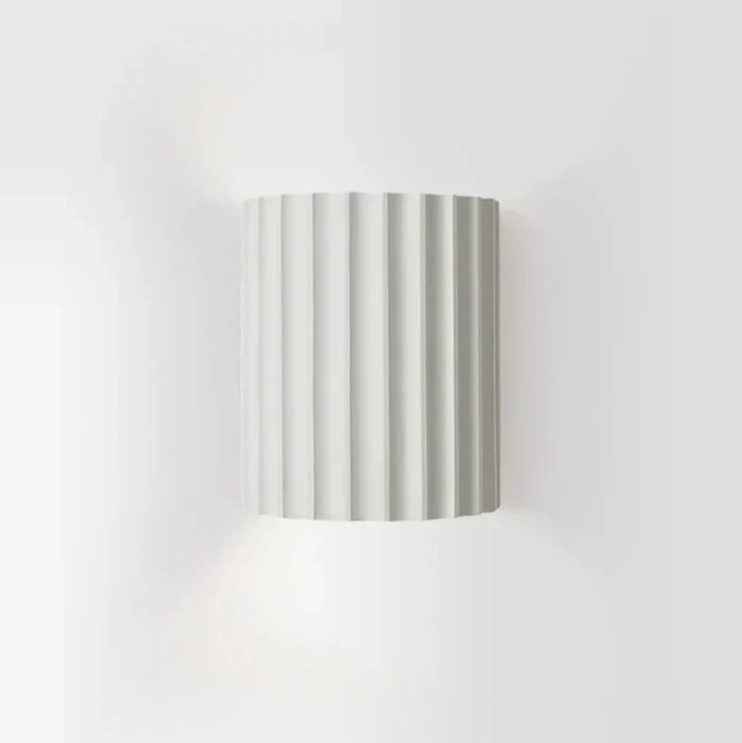 Aventa Contemporary Resin Wall Lamp With Double-Sided Glow
