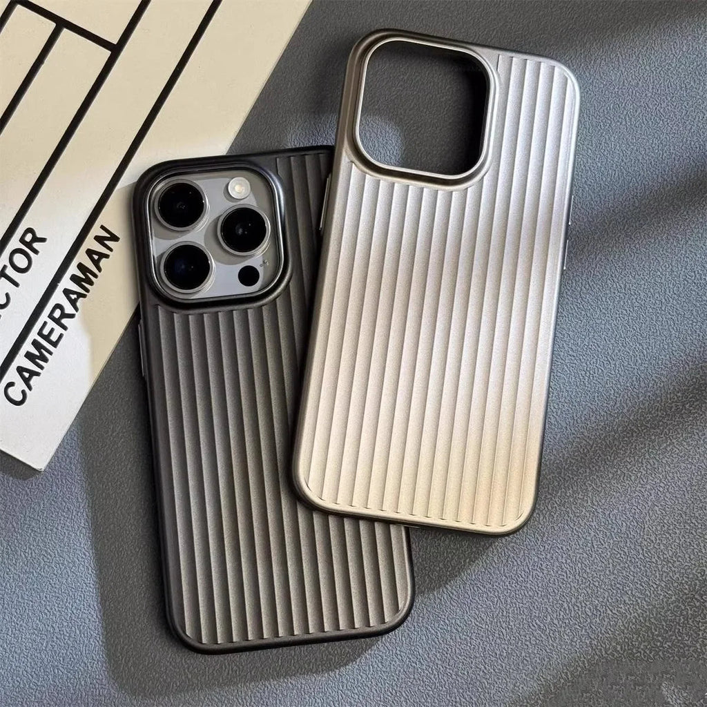 Capa ApexGuard Titanium para iPhone com Pegada Fina e Escudo