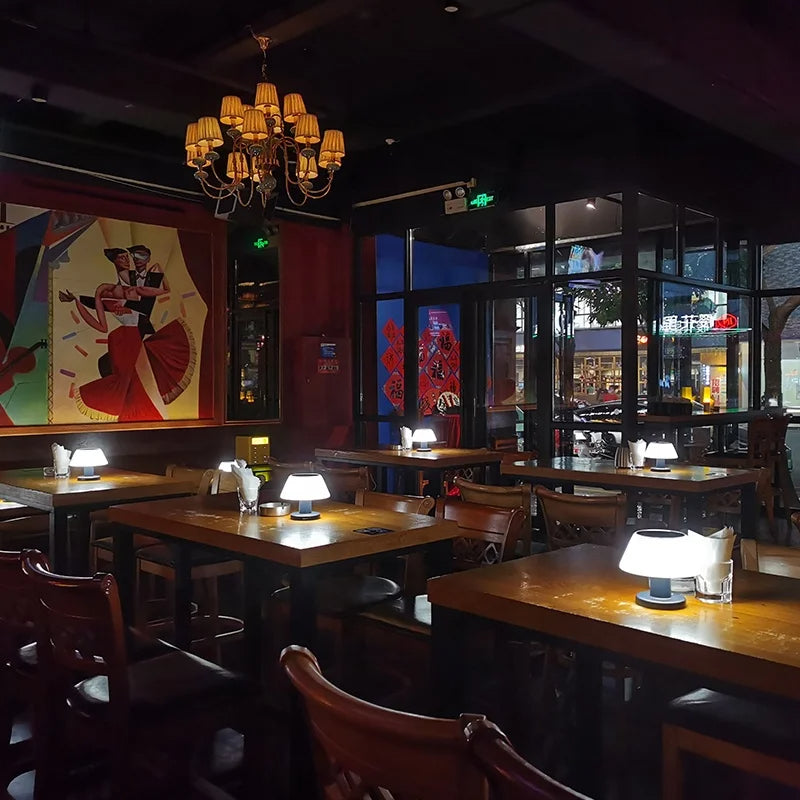 Solara kannettava aurinkokäyttöinen LED vedenpitävä ulkokäyttöinen pöytälamppu