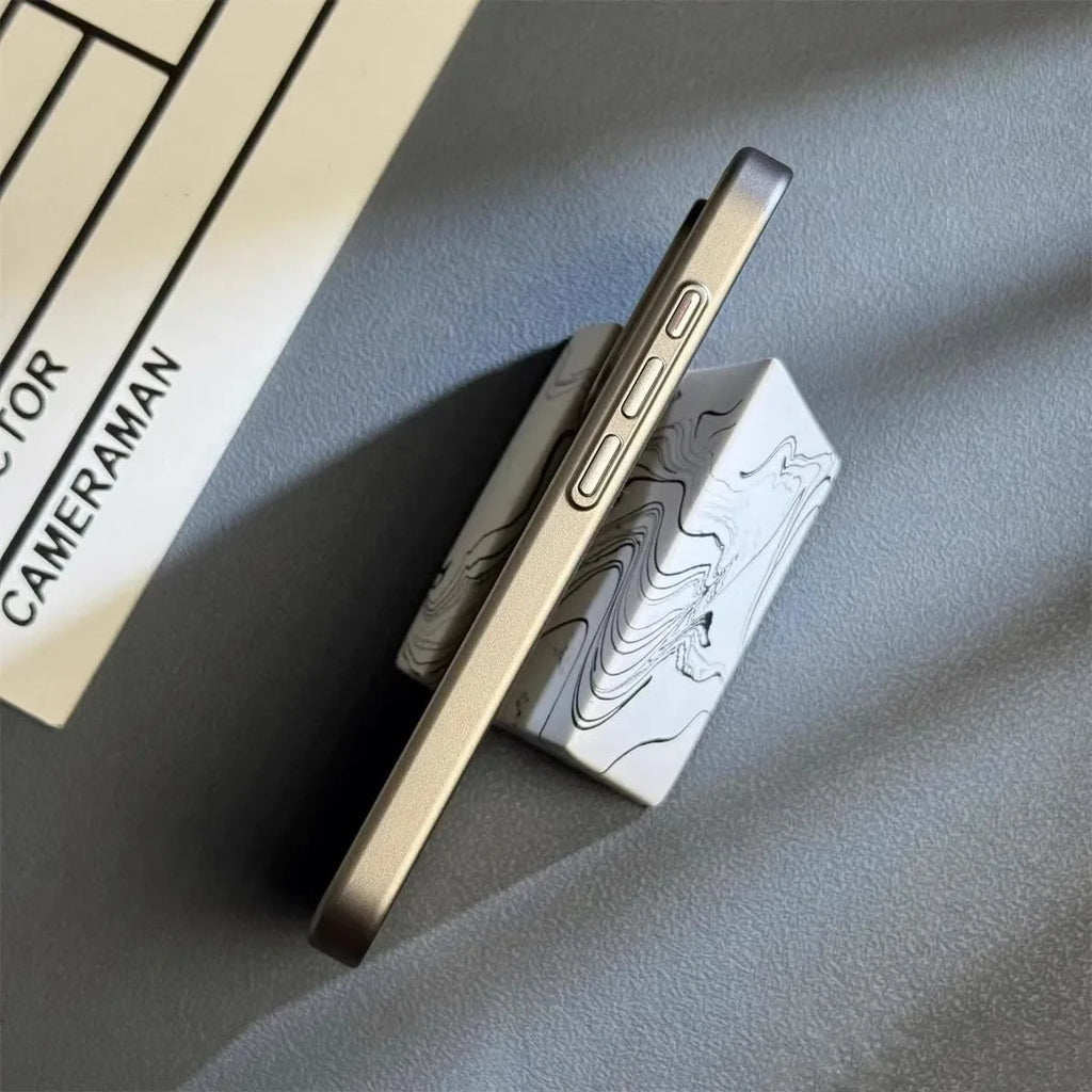 Capa ApexGuard Titanium para iPhone com Pegada Fina e Escudo