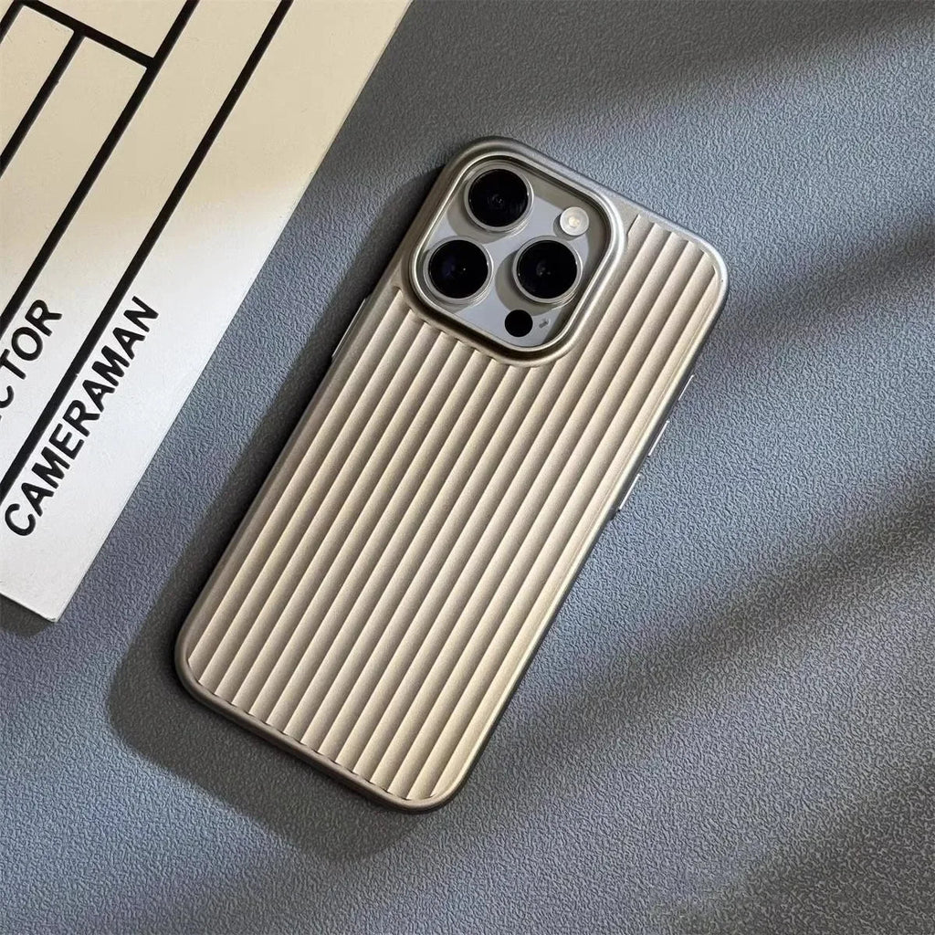 Capa ApexGuard Titanium para iPhone com Pegada Fina e Escudo