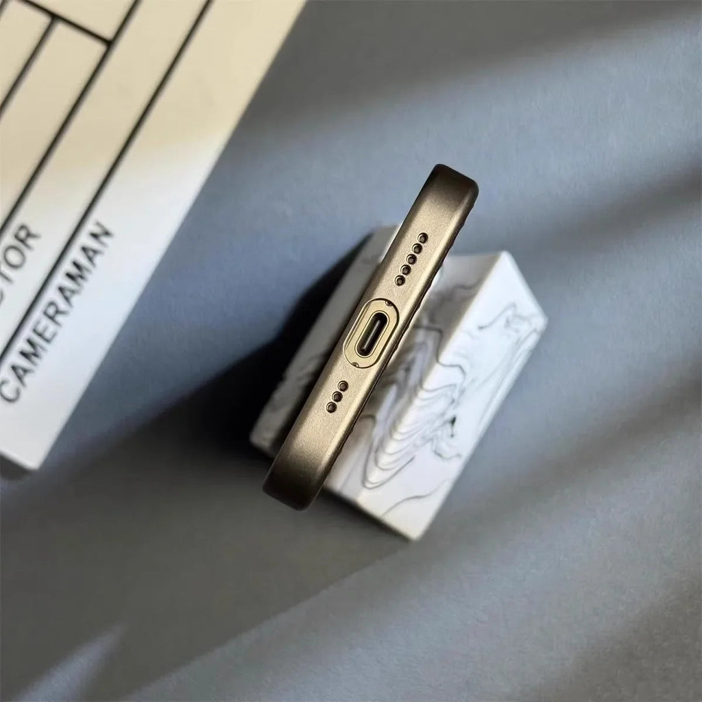 Capa ApexGuard Titanium para iPhone com Pegada Fina e Escudo