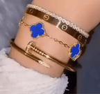 シルバクローブ クローバー 繊細なブレスレット 四つの花のチャーム付き