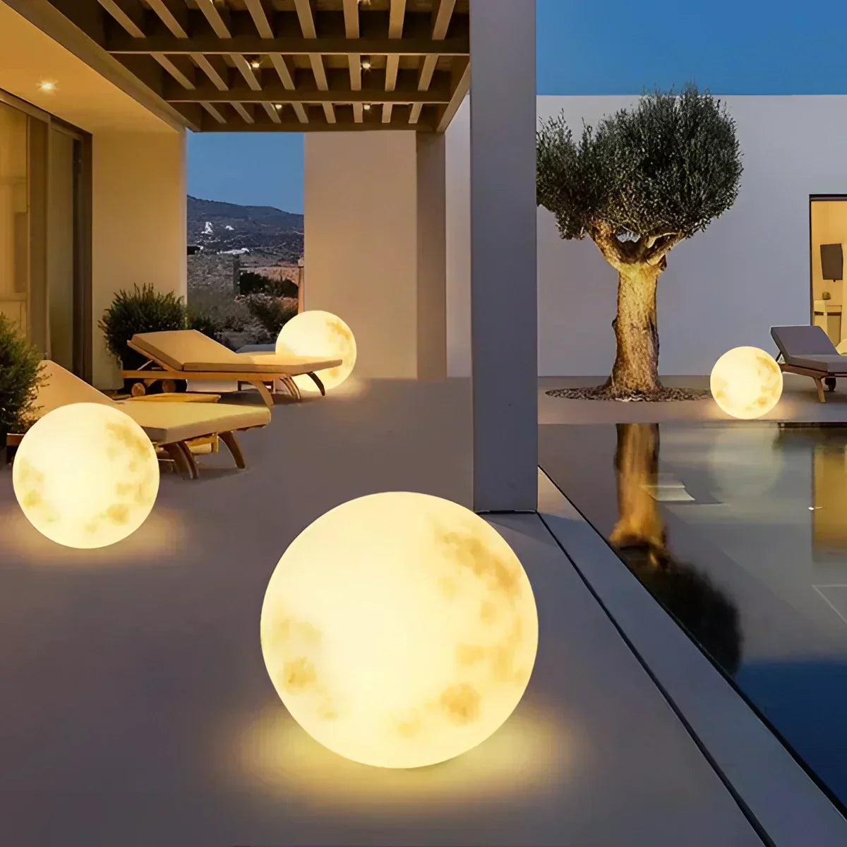 LumaMoon LED Orbs Solar Floating Garden and Pool Lights