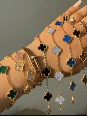 シルバクローブ クローバー 繊細なブレスレット 四つの花のチャーム付き