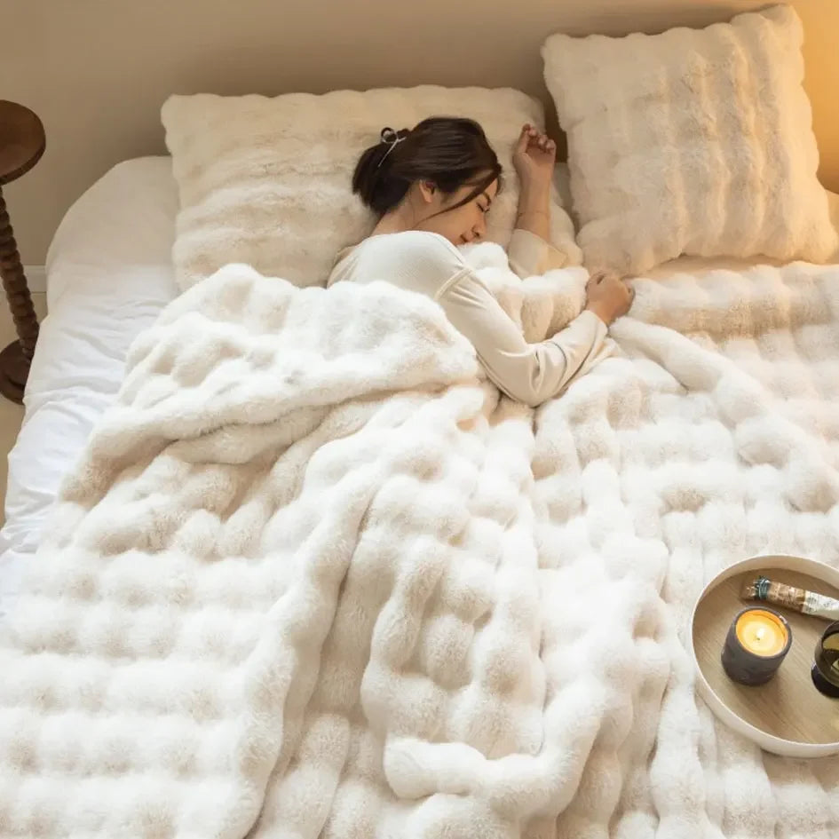 WinterGlow Plush Wool Blanket By AurynWool, Ultra Soft Cozy Throw For Cold Nights And Luxurious Comfort