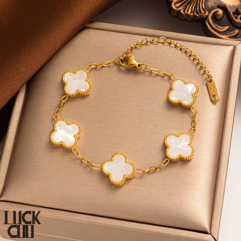 シルバクローブ クローバー 繊細なブレスレット 四つの花のチャーム付き